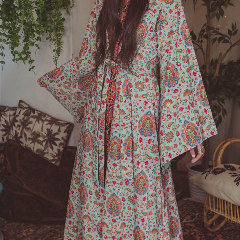 Her Majesty velvet embroidered light blue kimono